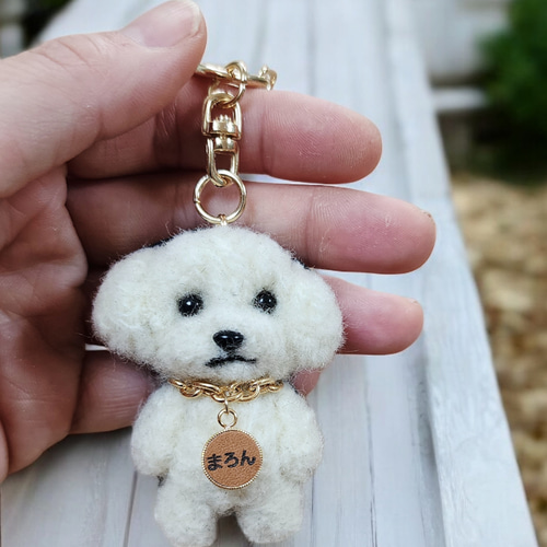 羊毛フェルト プードルキーホルダー 羊毛フェルトハネーム入りプードルキーホルダーヌメ革