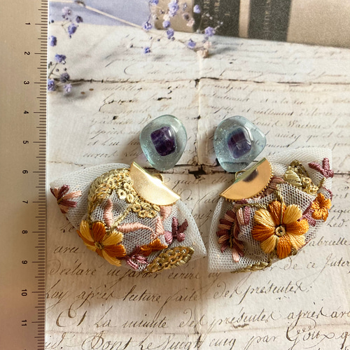 イヤリング・ピアス］フローライト×インド刺繍タッセル① イヤリング