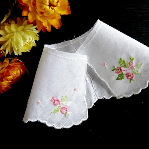 フランスアンティークレース　花刺繍レース　ビンテージレース フランス アンティーク 花刺繍 レース 付け襟 創作品 素材 刺繍