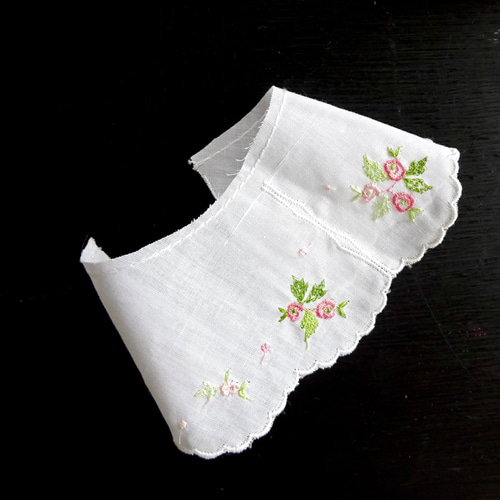 フランスアンティークレース　花刺繍レース　ビンテージレース フランス アンティーク 花刺繍 レース 付け襟 創作品 素材 刺繍