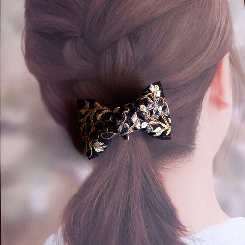 ꕤインド刺繍リボン　ポニーフック　ヘアカフ　ブラック　いちご柄ꕤ ꕤインド刺繍リボン ポニーフック ヘアカフ ブラック いちご柄ꕤ ꕤ