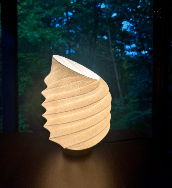テーブルランプ / 照明ギフト / 3dプリント製照明 / Table Lamp SHELL 3枚目の画像
