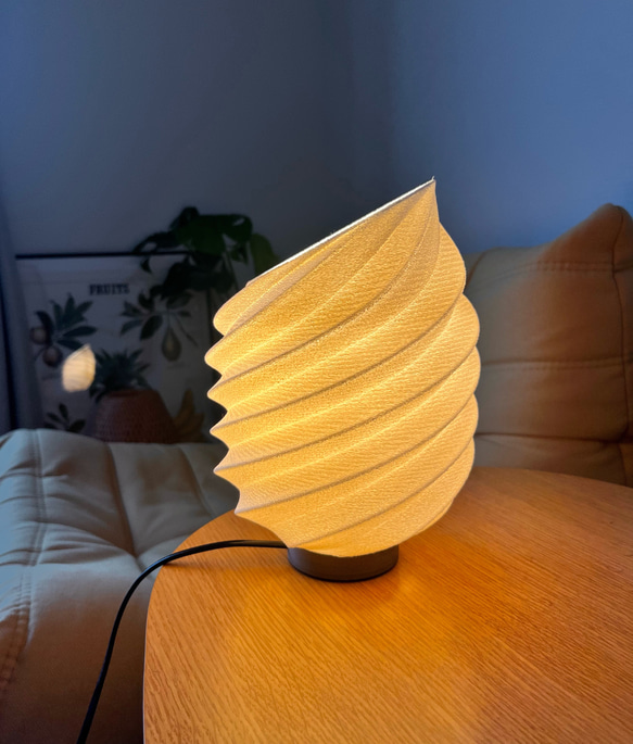 テーブルランプ / 照明ギフト / 3dプリント製照明 / Table Lamp SHELL 1枚目の画像