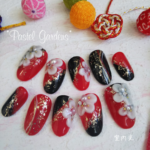 ネイルチッ　確認お願いします 赤と黒のバイカラーぷっくりお花フラワー梅水引き【日本を感じる和風