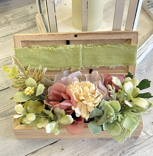 ナチュラルグリーンのリボンがかわいいミニボックスフラワー  