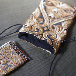インド刺繍　ダマスク柄　刺繍生地　ゴールド　ブラック　エレガント　サコッシュ　ミニバッグ　サブバッグ　ショルダーバッグ 4枚目の画像