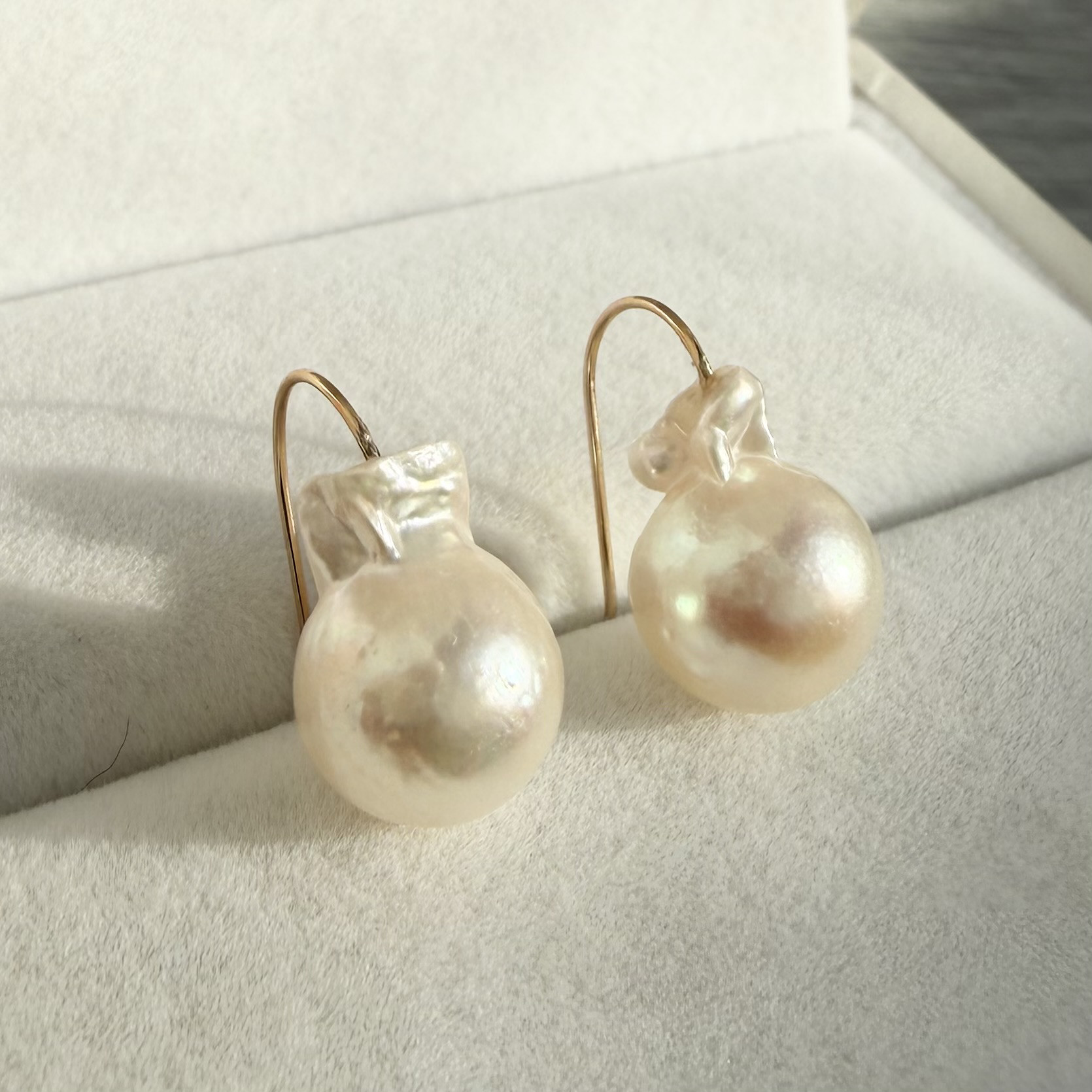 《k10》大粒　9㎜珠 あこや真珠　バロックソリティア ピアス