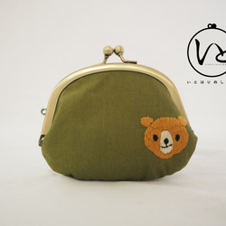 手刺繍くまのぺたんこがまぐちコインケース≪b-1≫ 1枚目の画像