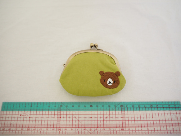 手刺繍くまのぺたんこがまぐちコインケース≪b-2≫ 2枚目の画像