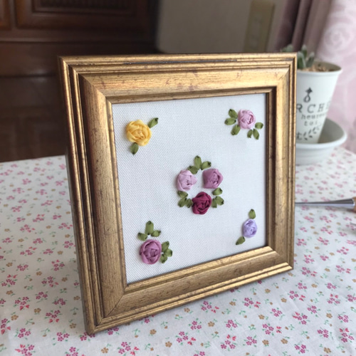 リボン刺繍飾り アンティーク額 タペストリー・壁掛け Yumie