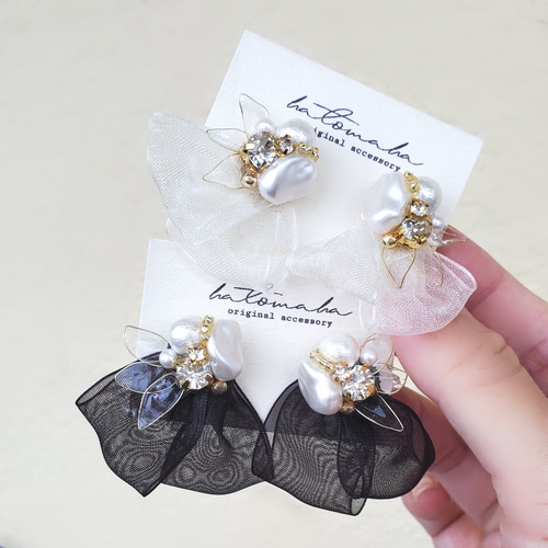ディップの花びらとコットンパールのチュールピアス/ブラック ピアス