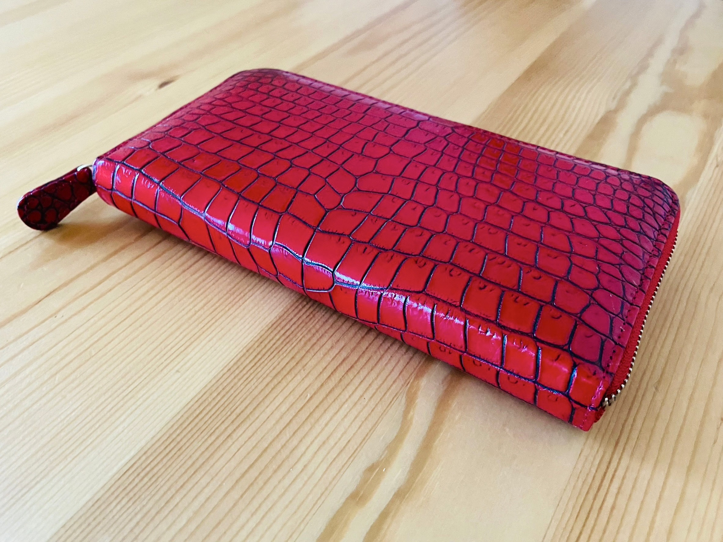 日本の職人が作った　スモールクロコダイル（ポロサス）　ラウンドファスナーウォレット　アカクロ　送料無料