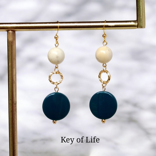 Key of Life▷【ピーコックグリーン】金属アレルギー対応 大ぶりレトロ