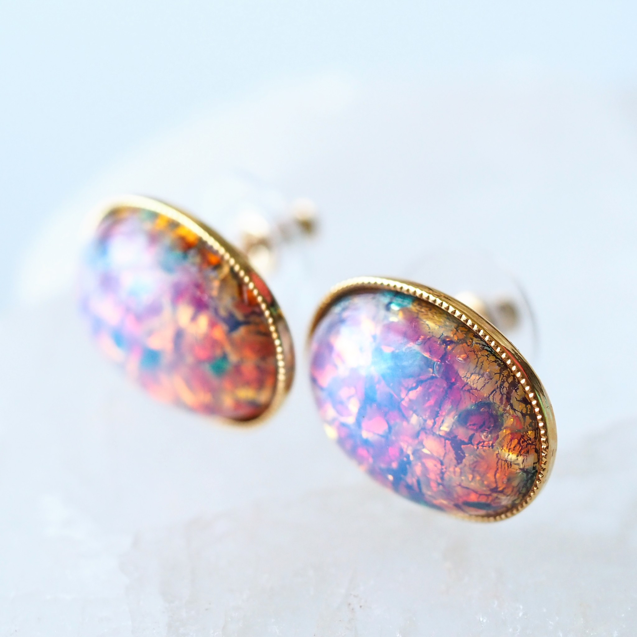 《チェコヴィンテージファイアオパールの大粒ピアス》