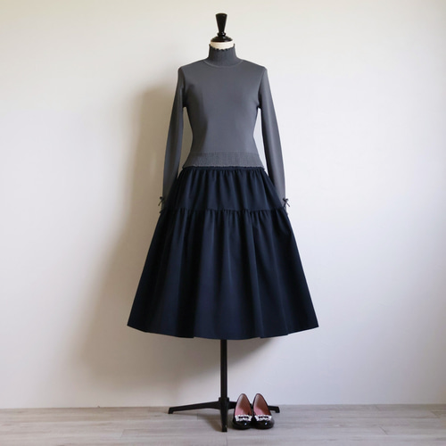 完売致しました！】タフタ素材 ティアードスカート【ネイビー
