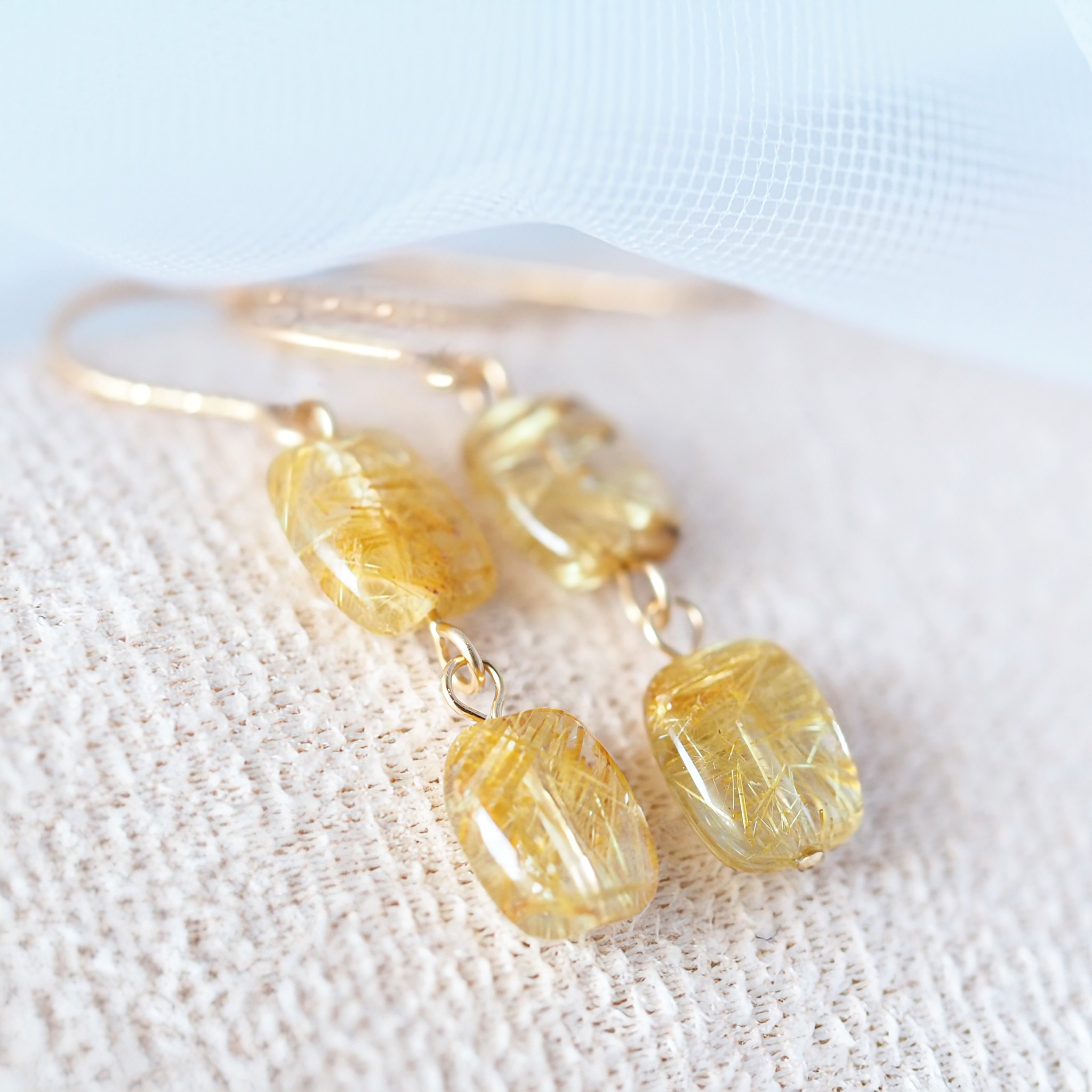 《ルチルクォーツの2連ピアス》