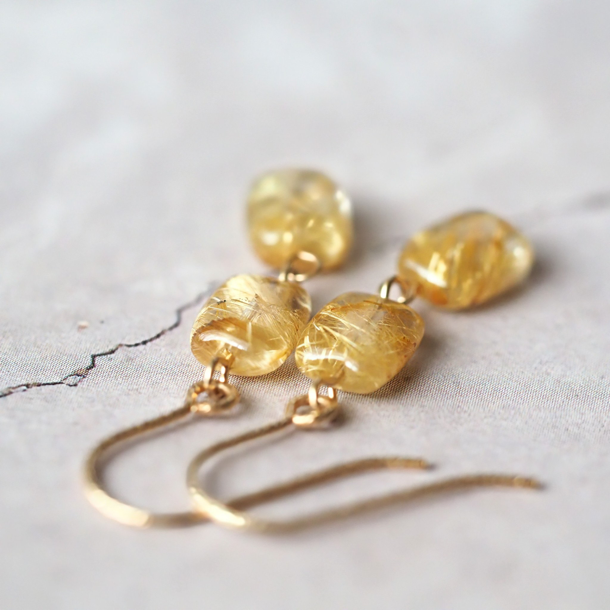 《ルチルクォーツの2連ピアス》