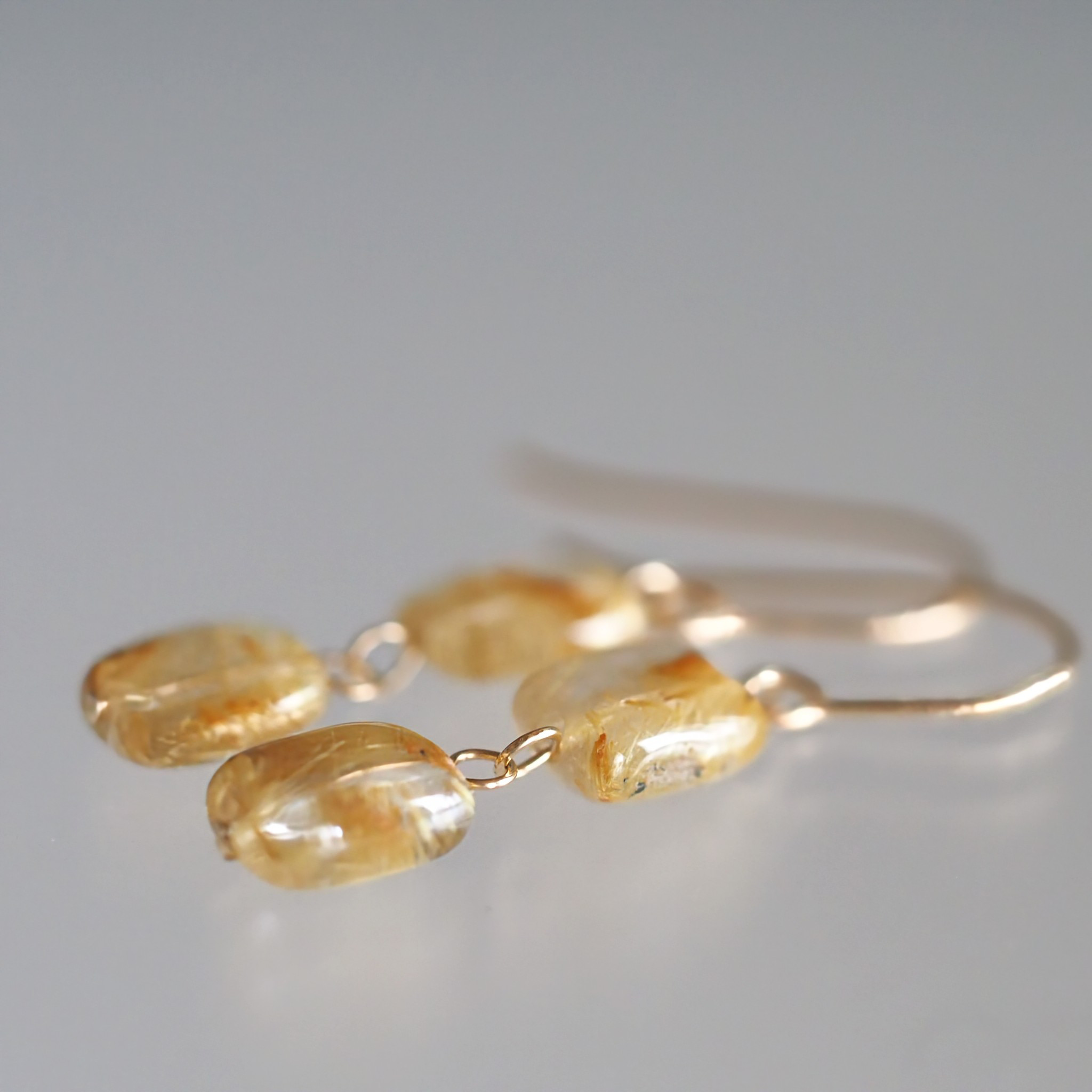 《ルチルクォーツの2連ピアス》