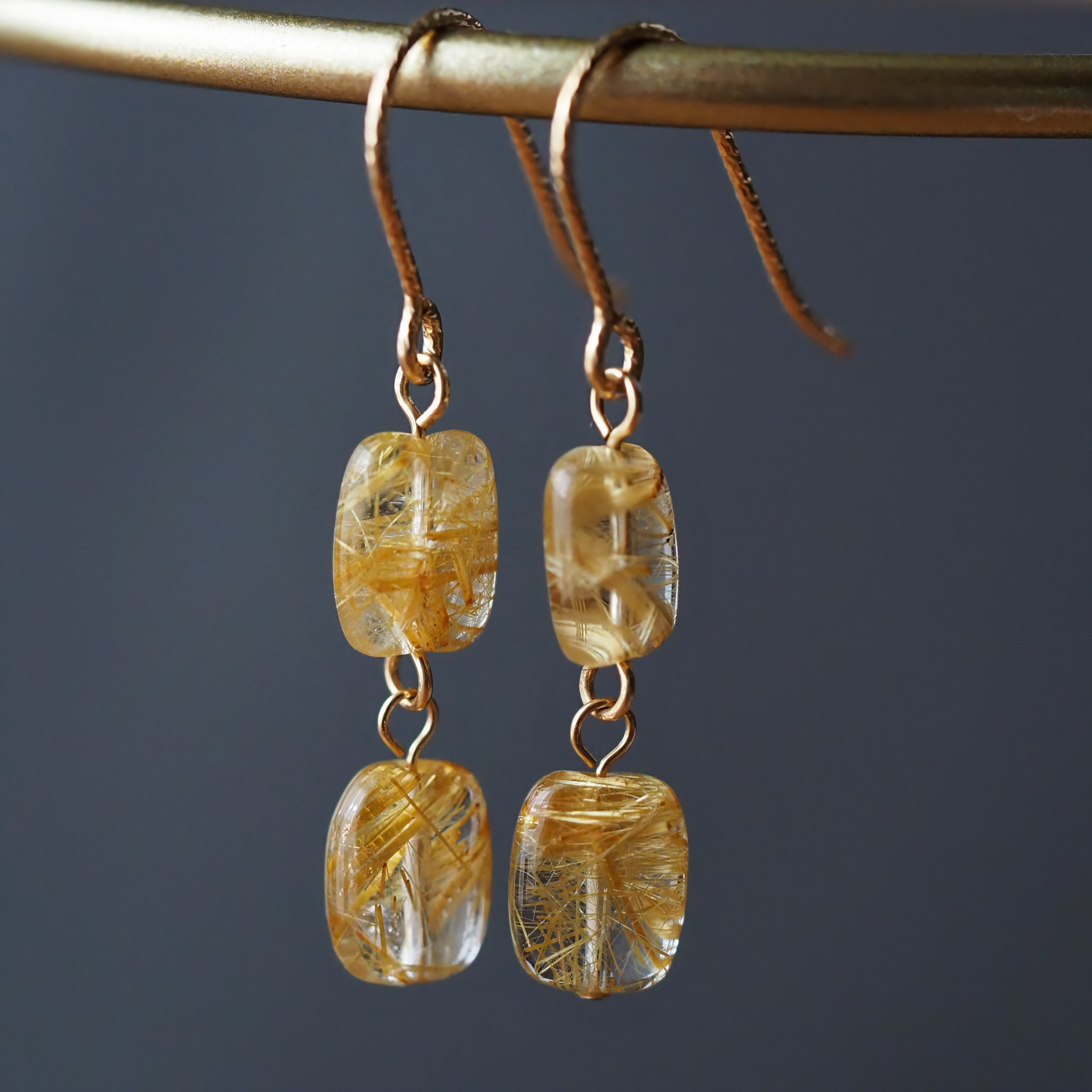 《ルチルクォーツの2連ピアス》