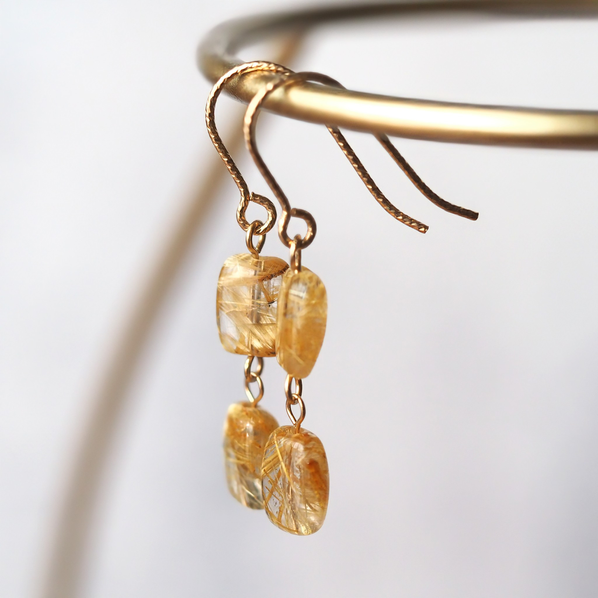 《ルチルクォーツの2連ピアス》