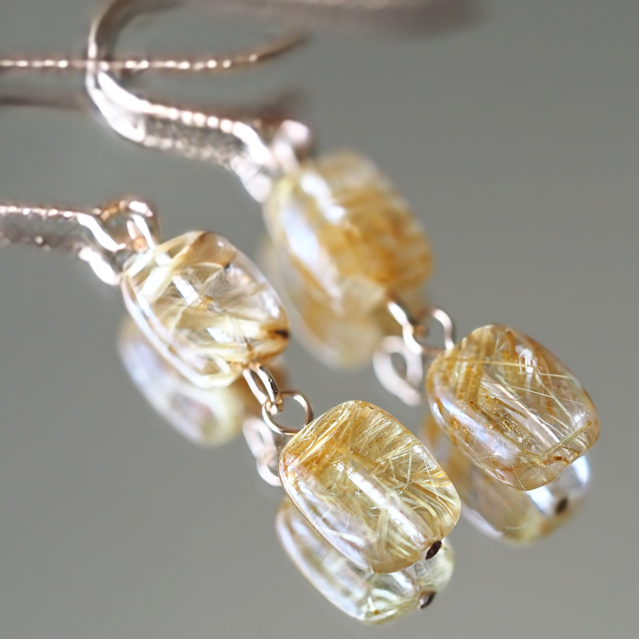 《ルチルクォーツの2連ピアス》