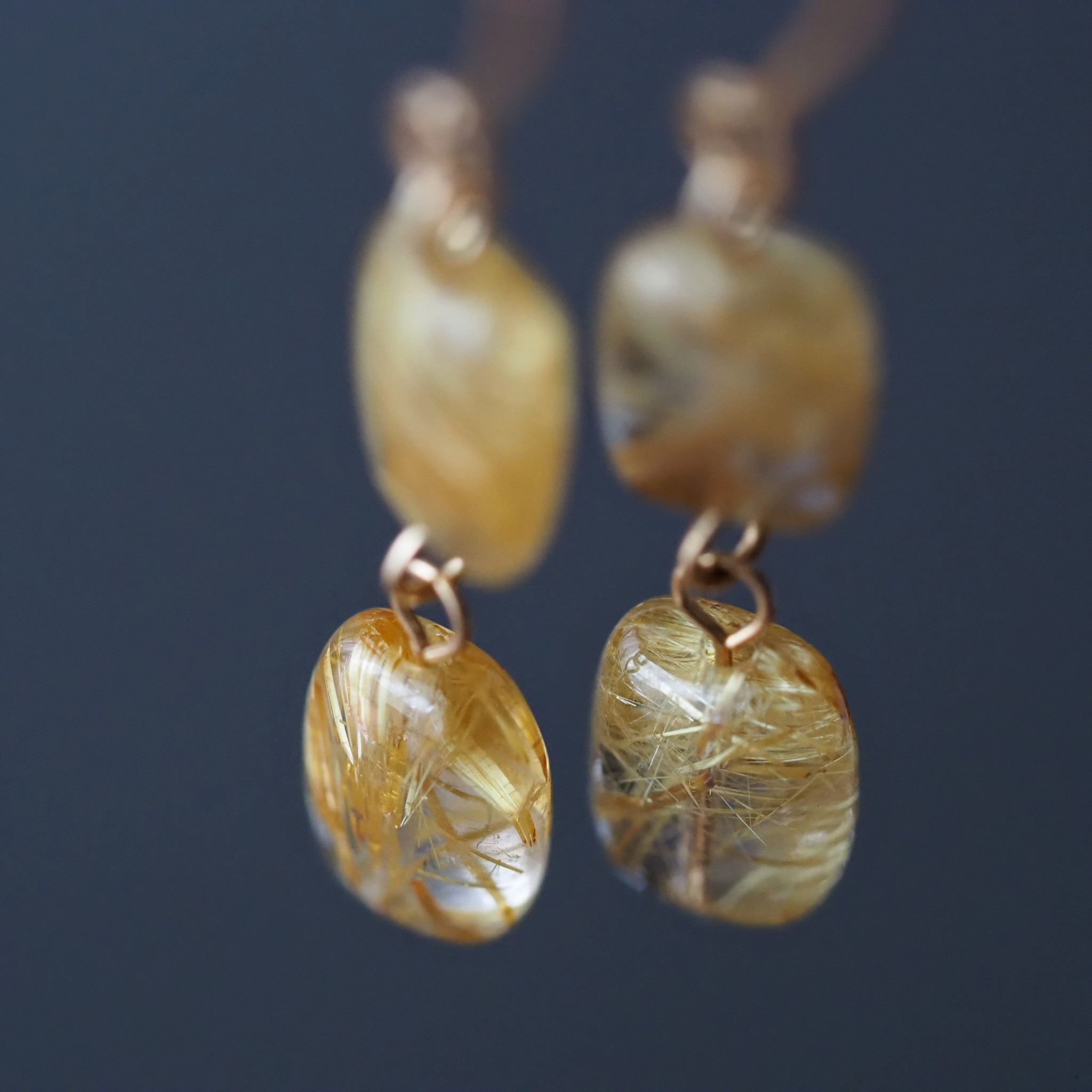 《ルチルクォーツの2連ピアス》