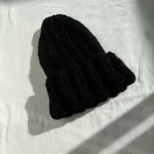 極太アルパカ毛糸の三角ニット帽 ブラック ニット帽・ビーニー mori