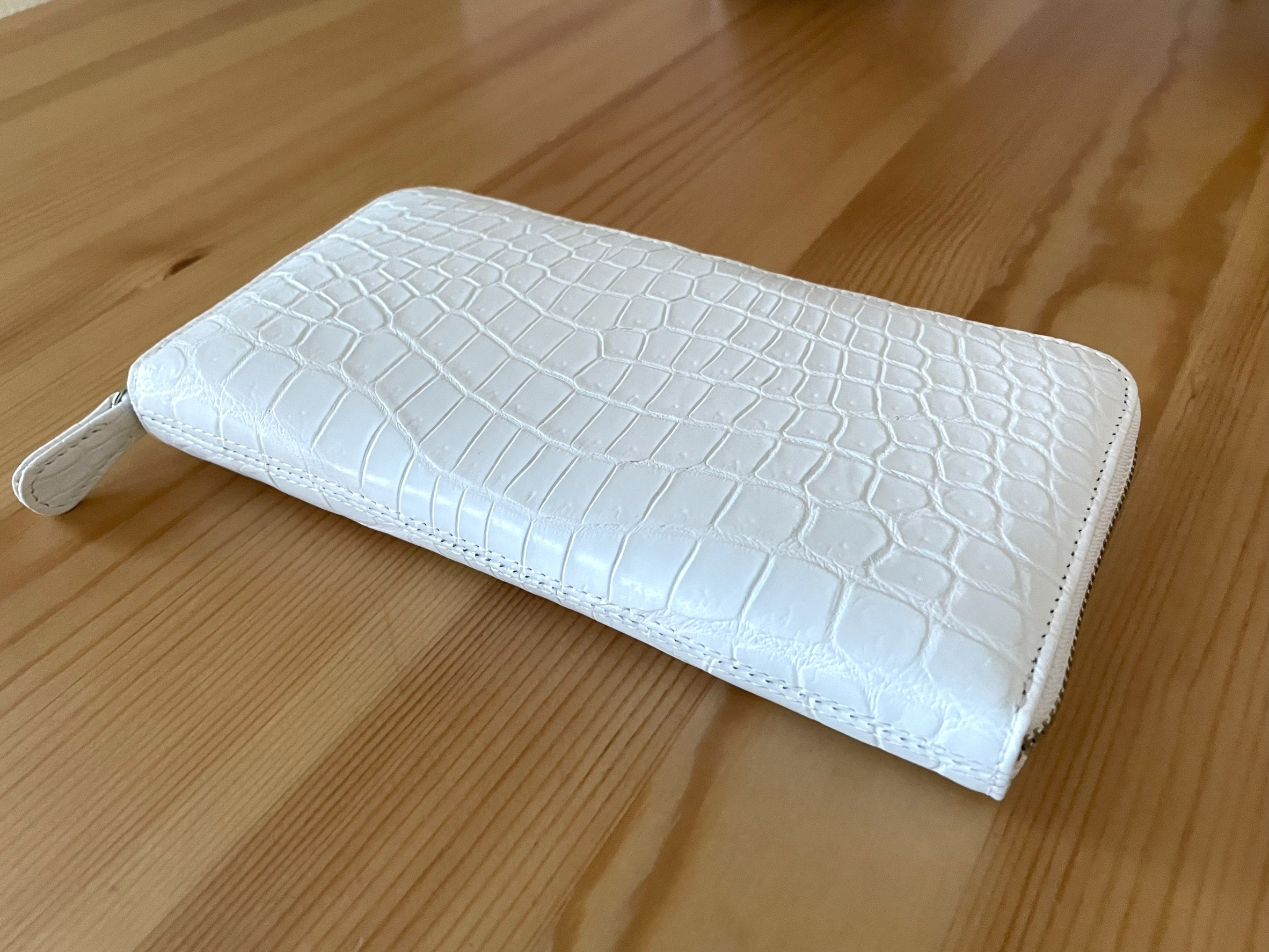 日本の職人が作った　スモールクロコダイル（ポロサス）　ラウンドファスナーウォレット　ホワイト　送料無料