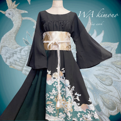 孔雀刺繍 黒留袖の風格 差し色ギャザーワンピース スリット袖