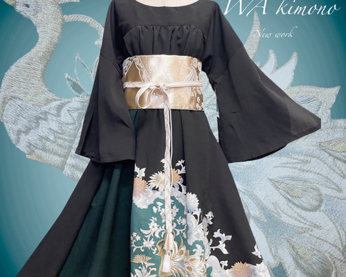 孔雀刺繍 黒留袖の風格 差し色ギャザーワンピース スリット袖