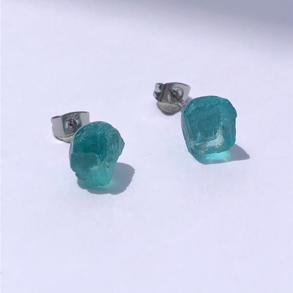 [One of a kind] 藍色磷灰石原石耳環礦物天然石金屬過敏相容 (No.2629) 第2張的照片