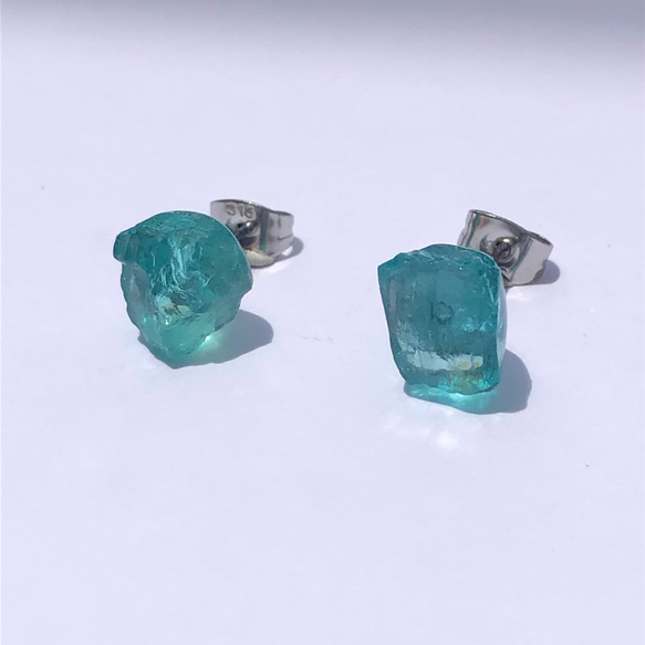 [One of a kind] 藍色磷灰石原石耳環礦物天然石金屬過敏相容 (No.2629) 第1張的照片