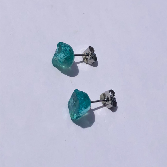 [One of a kind] 藍色磷灰石原石耳環礦物天然石金屬過敏相容 (No.2629) 第4張的照片