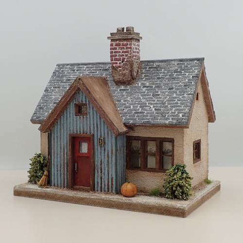小さいおうち『少し不気味なお家4』ハロウィーンVer. 1/50サイズ
