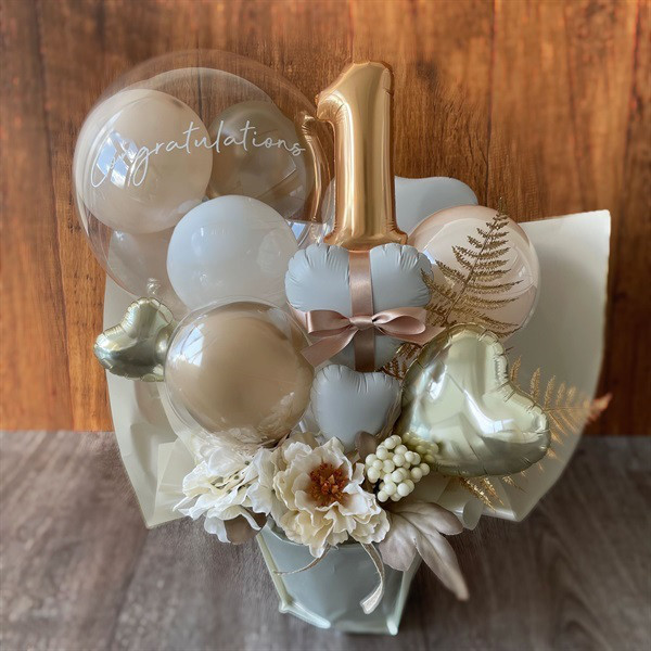 【周年祝い・誕生日】卓上バルーンギフト│周年祝ホワイトベージュギフト＜SPECIAL＞│数字バルーン付　コロコロバルーン