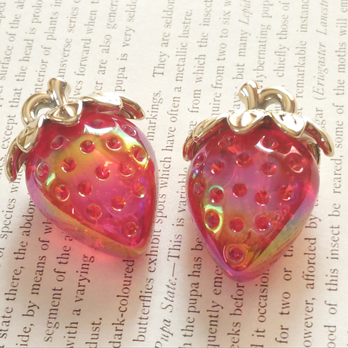 チャーム 2個 いちご ぷっくり オーロラ レッド アクリル チャーム 2個 いちご ぷっくり オーロラ レッド アクリル