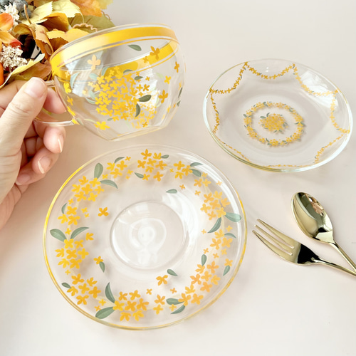 大人かわいい♡チャーム　グラスフィルドイエローサファイア 秋香る金木犀のガラスティーカップ＆プチプレートセット ティーカップ