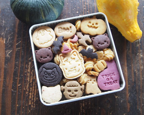 がっこうぐらし！ ハロウィン缶ケース 文豪ストレイドッグス レトロちっく 缶バッジ ハロウィンVer