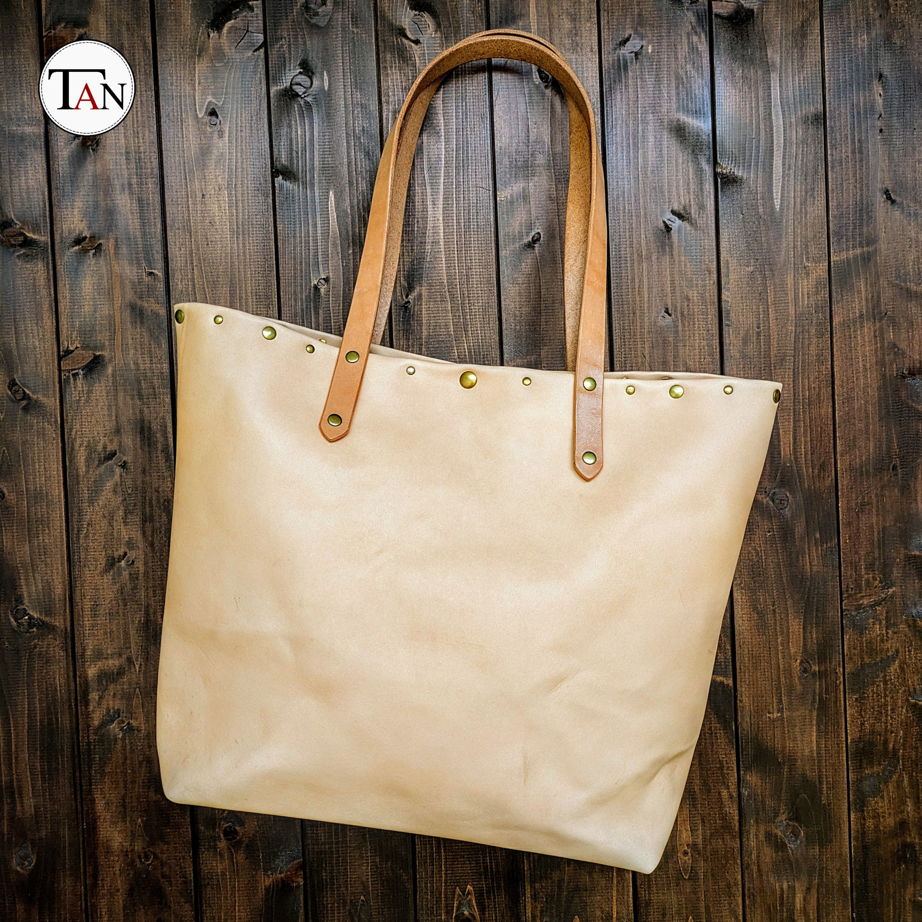 【栃木レザーで作ったヌメ革の肩がけトートバッグ】　牛革 レザー 本革　シンプル　ナチュラル　　手作り　ハンドバッグ