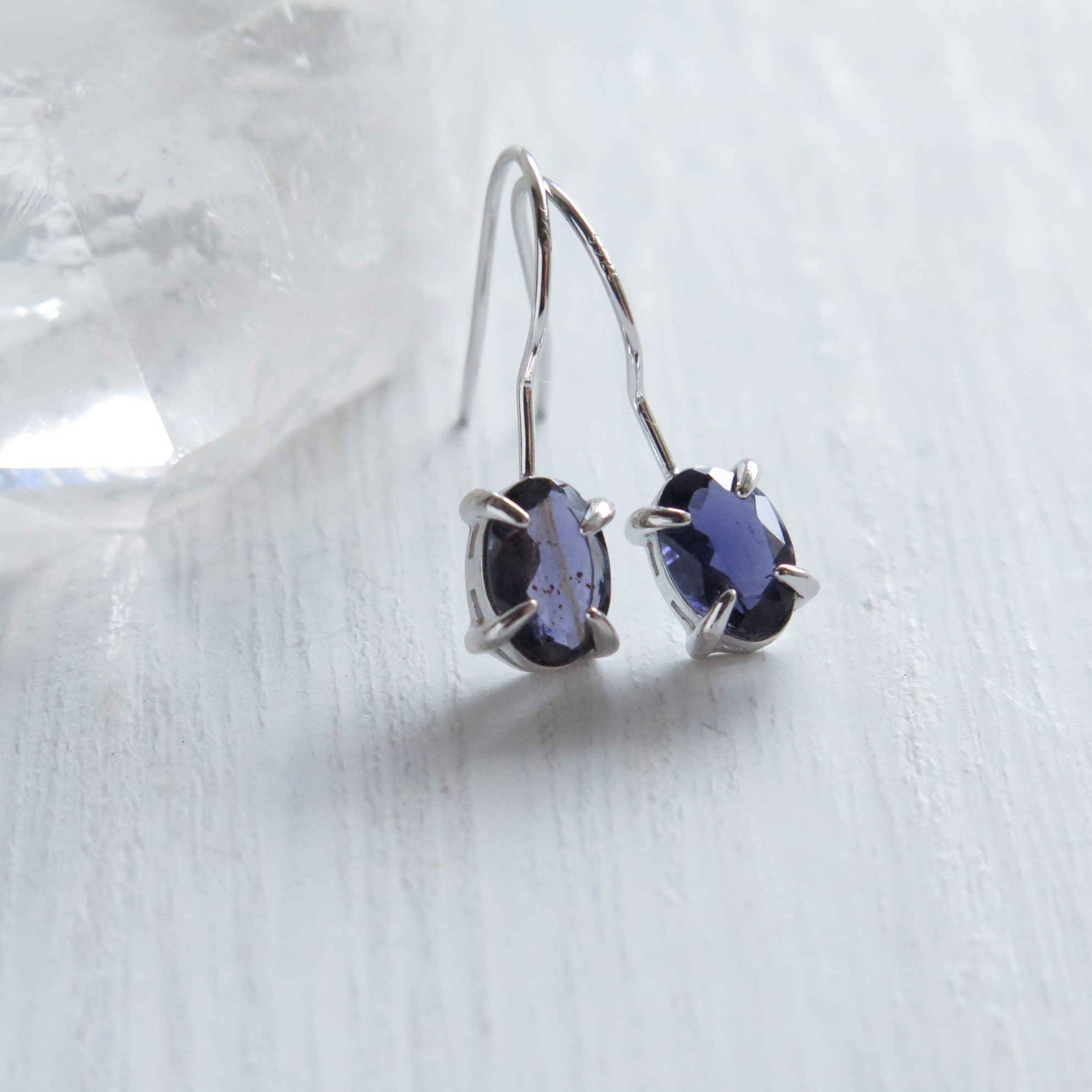 【3月の誕生石】アイオライト＊一粒フックプチピアス