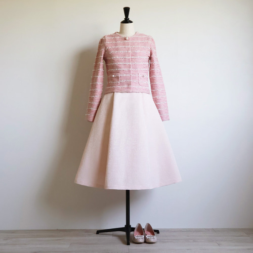 シワになりにくいニット仕立て】パール付き ノーカラーツイード