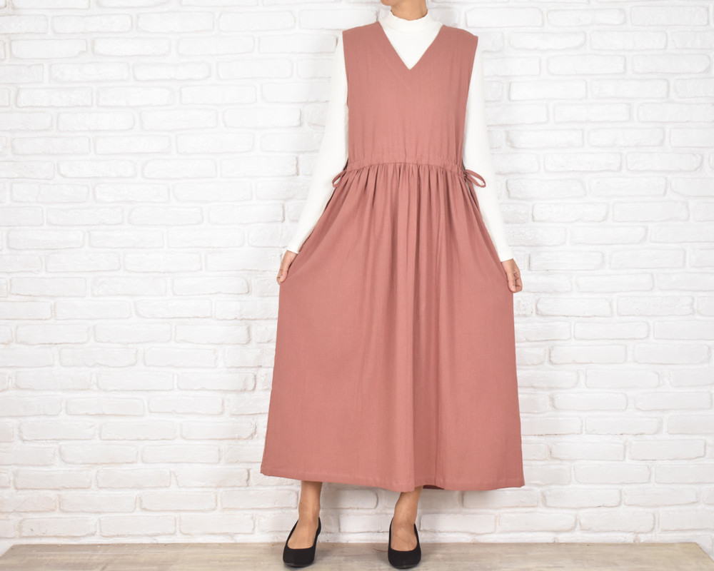 コットン素材のVネックリボンワンピース　ジャンパースカート　ピンク