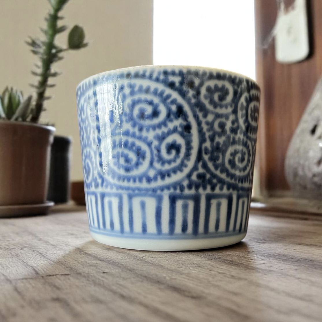 ＜訳あり＞古伊万里染付蛸唐草紋様蕎麦猪口