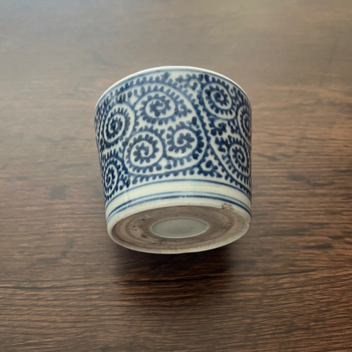 酒盃■唐草紋 かなり古い酒器 ぐい呑み 湯飲み 蕎麦猪口 古美術 時代物 骨董■ 古伊万里 色絵 酒器 ぐい呑み 赤ダミ花唐草紋様図 のぞき猪口