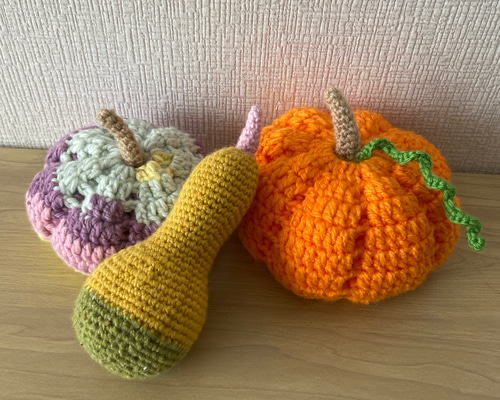 ハロウィンかぼちゃ　本物　3個セット ハロウィンかぼちゃ 3個セット - メルカリ