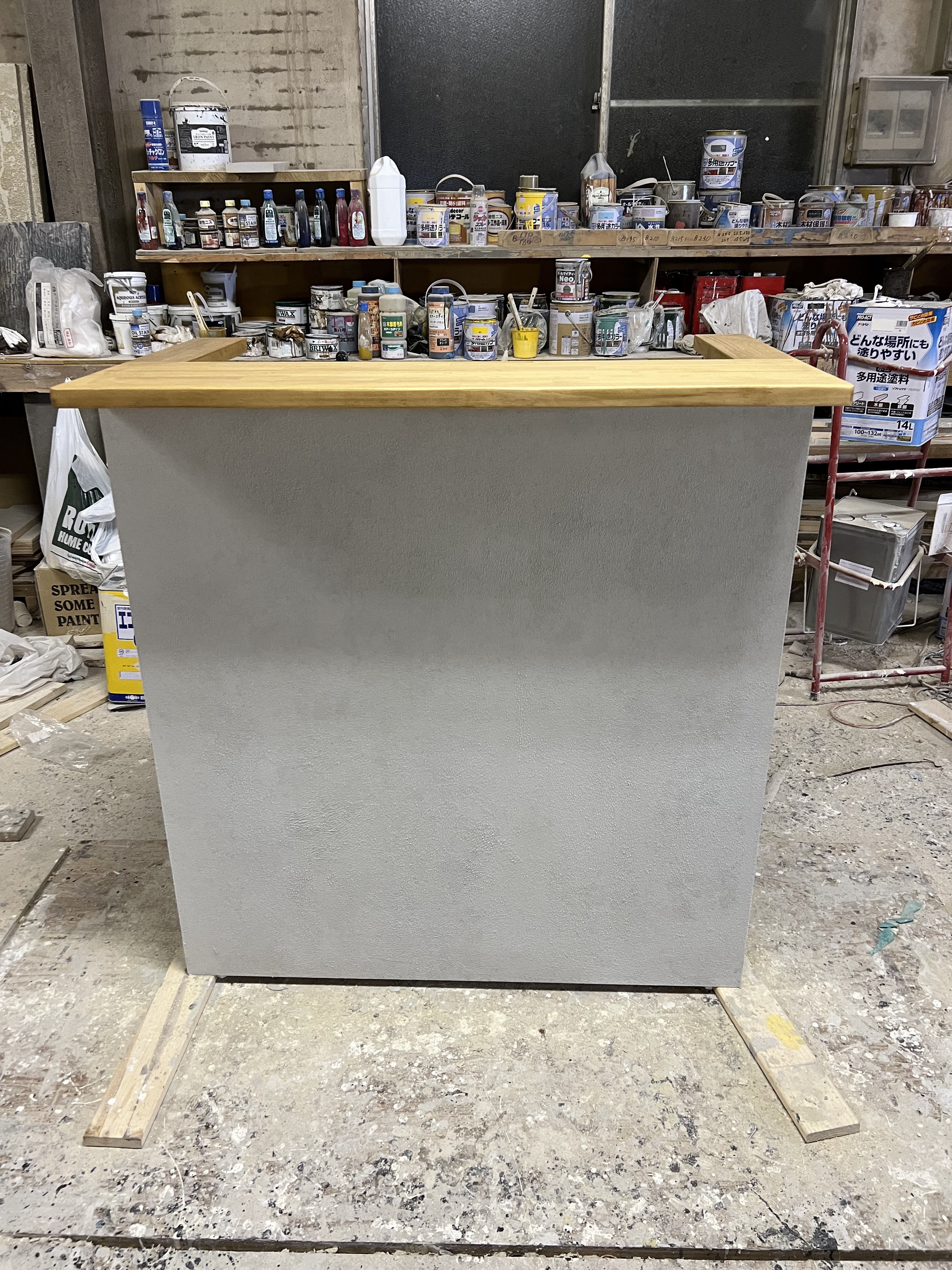 壁っぽいザラザラカウンター　引出し鍵付き