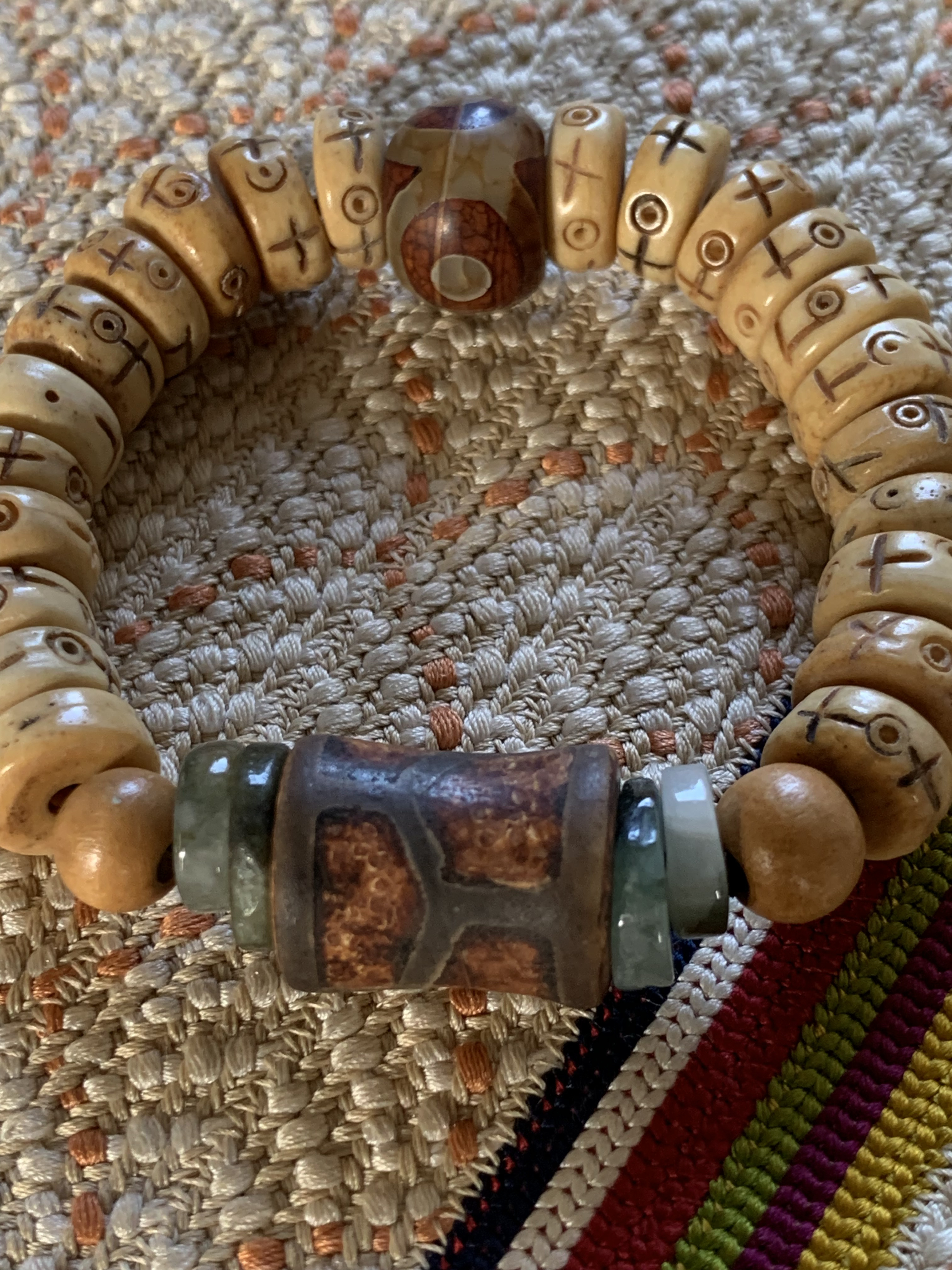 鼓珠亀甲天珠と開光太鼓珠三眼天珠とミャンマー翡翠、ヤク牛骨珠のブレスレット