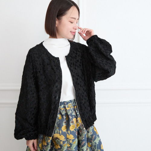 素材で魅せる 柔らかジャガード ノーカラー ジャケット ブラック