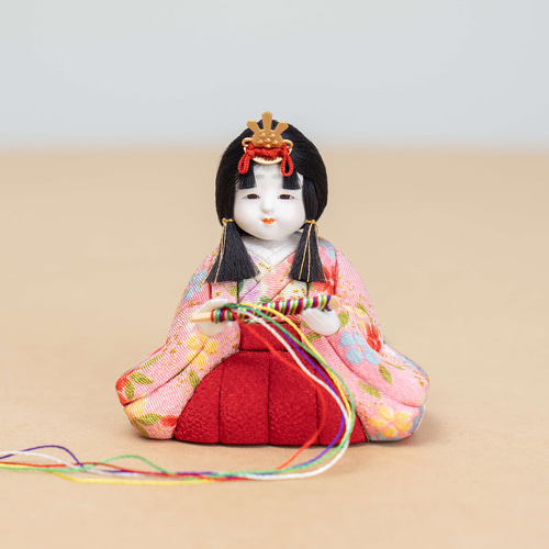 ことの木目込人形（3KM-0000）（もも） 円形重ね麻の葉玉台