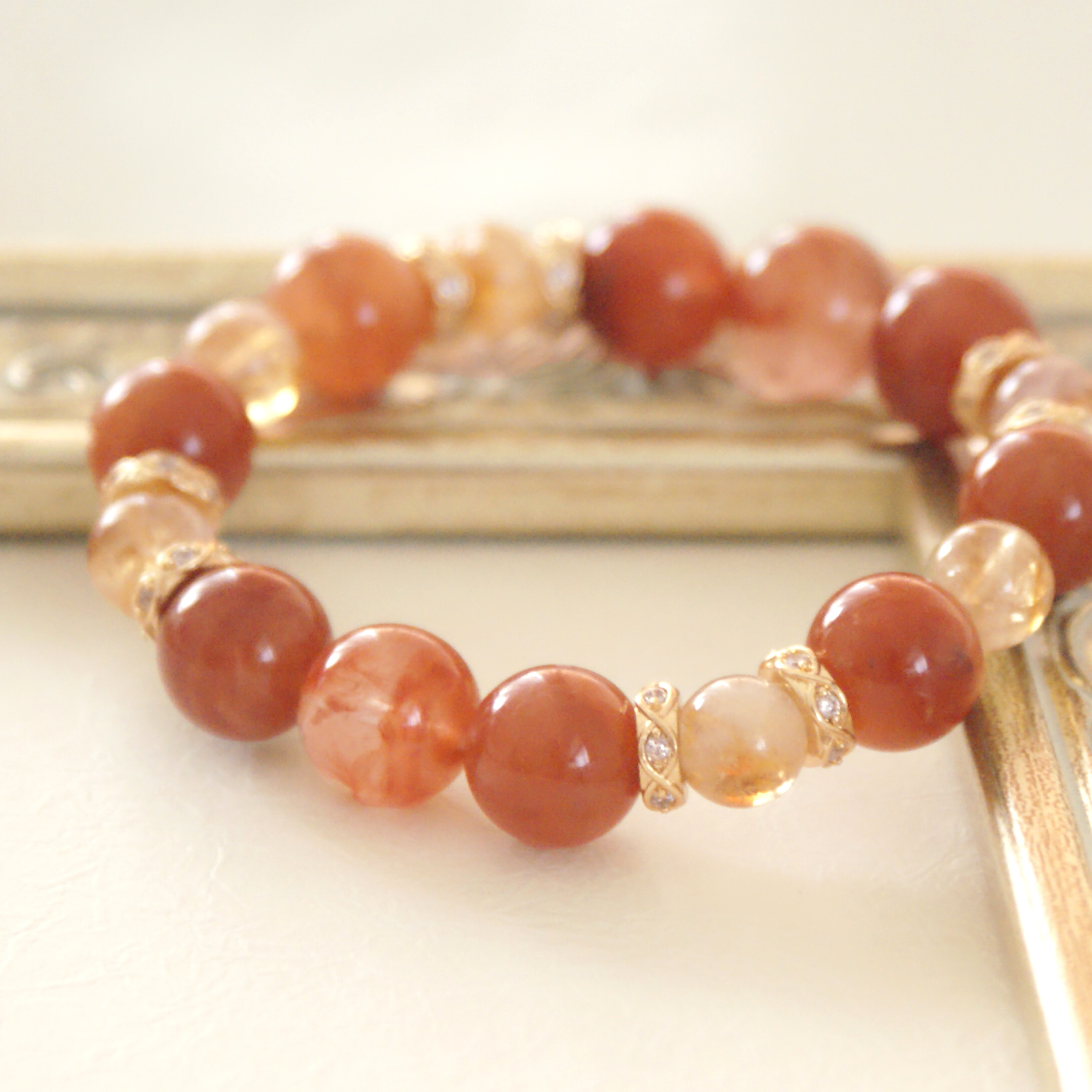 健康や仕事面でサポートしてくれるエレガントブレスレット